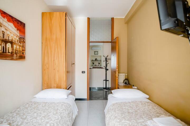 Twin Room Private Bathroom